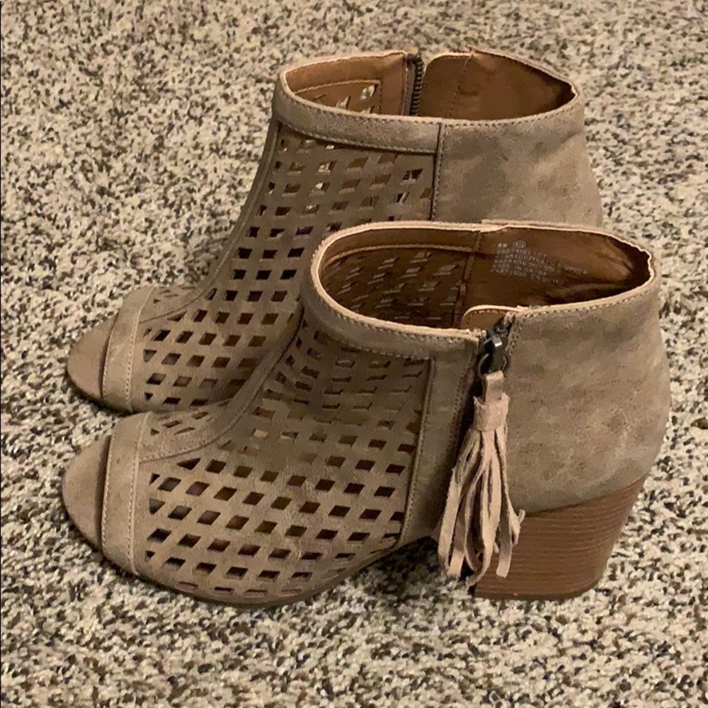 Maurices size 9 booties